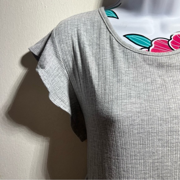 Francesca’s Collections Gray Layered Shirt Emory Park - Picture 2 of 4